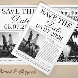以下が含まれることがあります： 「Save the Date」のタイトルと「05.07.2026」の日付が入った新聞スタイルの結婚発表。カップルの白黒写真と「We are so excited to celebrate with you!」のテキストが含まれています。