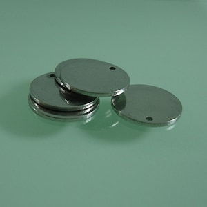 10pcs - acier inoxydable emboutissant Tag flans charmes, trou perforé rond.