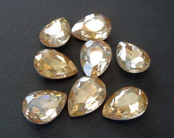 2pcs- Vintage Glass Jewels Gold Peach Pear Teardrop 18x13mm
