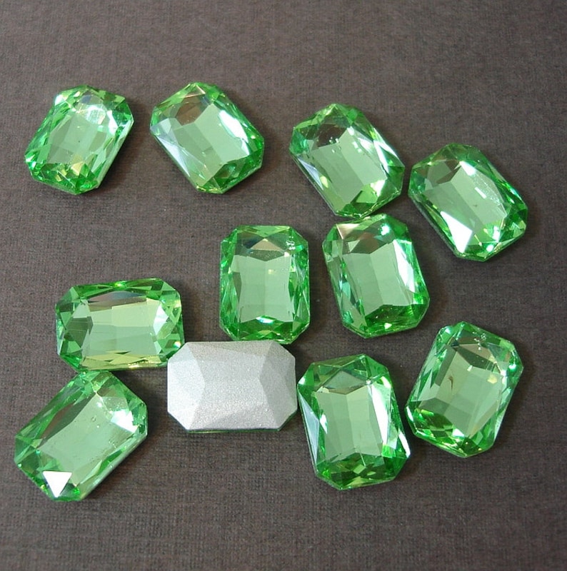 2pcs Vintage Faceted Glass Foiled Back Jewels Peridot Octagon Rectangle 14x10mm image 1