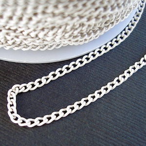 White Electroplated  Twist  Curbe Chain Colored Chain-15 ft.