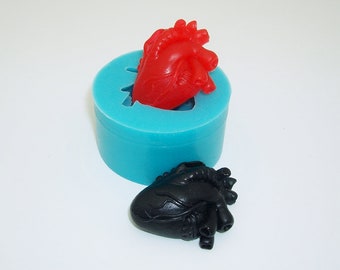 Stampo in silicone a forma di cuore grande per la creazione di gioielli in resina e argilla polimerica.