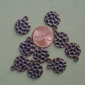20pcs-Pendant Charm Flat Hammerd Round Antique Copper 14mm.
