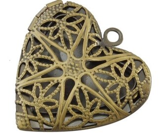 5pcs- Victorian Style Filigree Heart Locket.