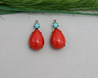 2pcs - Vintage  Style Pear Shaped Stone and Round  Rhinestone Antiqued Brass Prong Settings.