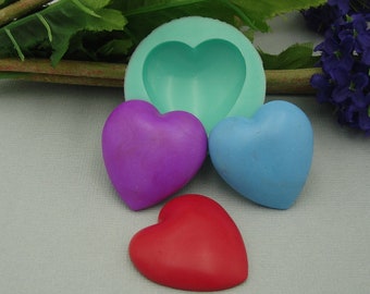 Stampo in silicone per realizzare gioielli in resina e argilla polimerica a forma di cuore con pietra cabochon.