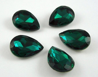 4pcs- Vintage Glass Jewels Emerald Pear Teardrop 14x10mm