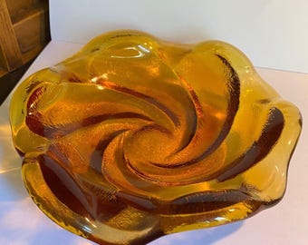 Bol/plato de cristal grueso ámbar vintage, decoración para el hogar MCM, pétalo en espiral, excelente