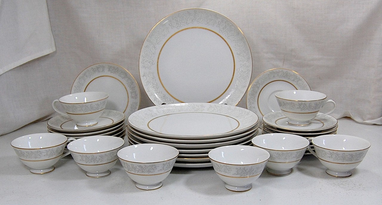 queens アンティーク皿 VTG Set of 32 Pieces Queens Brocade Fine China From Japan