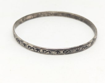Bracelet en argent sterling | Mexique | gravé | Motif étoile et queue de pie frisée | Bracelet jonc | 24316
