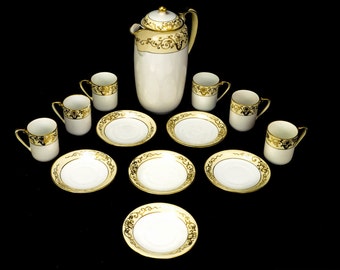 Ensemble de pots de chocolat floral or émaillé, porcelaine du Japon avec 6 soucoupes