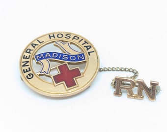 General Hospital Madison Pin with RN Chain | Litahni | 10K Gold | Nursing School | Vintage | 6 grams | Wisconsin | 24314