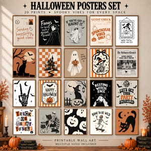 Könnte beinhalten: Ein Set aus 20 Halloween-Wandkunstdrucken mit verschiedenen Illustrationen wie Geistern, Skeletten, schwarzen Katzen, Kürbissen und Fledermäusen. Die Sammlung enthält textbasierte Designs mit Sprüchen wie "Happy Halloween", "Bone to be Wild" und "Trick or Treat Yo'self" in einer Farbpalette aus Schwarz, Weiß und Orange.