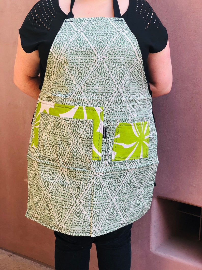 Lots of green patterns cover this full apron, four pockets, medium to plus size, heavy cotton image 4