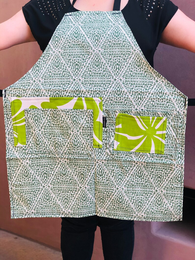 Lots of green patterns cover this full apron, four pockets, medium to plus size, heavy cotton image 2