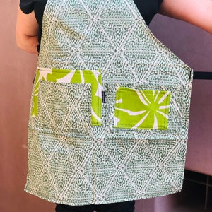 Lots of green patterns cover this full apron, four pockets, medium to plus size, heavy cotton image 3