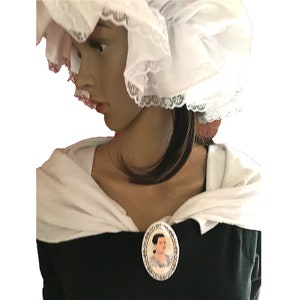 COLONIAL FOUNDING MOTHER Costume Accessory Kit. 6 Item Set. Mob Cap, Neckerchief, Apron, Stockings, Garter, Abigail Adams Brooch/Button. image 3