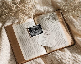 Religieuze minimale zwangerschap baby onthullen digitale sjabloon: bewerkbaar canvas, minimalistische neutrale babyaankondiging, bijbel, baby Breathflower