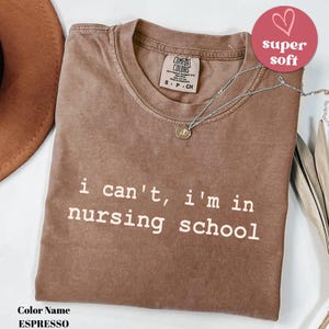 Chemise d&#39;école d&#39;infirmières I Can&#39;t I&#39;m In, Chemise d&#39;école d&#39;infirmières, T-shirt d&#39;école d&#39;infirmières, Chemise de future infirmière, Cadeau pour infirmière
