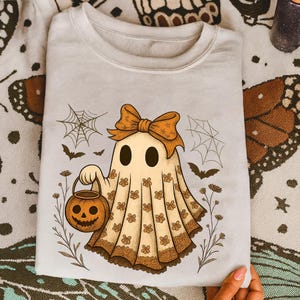 Cute Ghost Shirt, Floral Ghost Shirt, Halloween Ghost Sweatshirt, Spooky Season, Women Halloween Shirt, Halloween Party Shirt