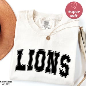 Komfort Farben Benutzerdefinierte Schulmaskottchen Shirt, personalisiertes Schullogo T-Shirt, Zurück zu Schulgeist Shirts, Team Name Maskottchen T-Shirt Geschenk