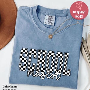 Comfort Colors Shirt, Kundenspezifisches Maskottchen-Hemd, Kariertes Maskottchen, Benutzerdefiniertes Team-Hemd, Benutzerdefinierte Schulhemd, Schulmaskottchen-Hemd, Teamnamen-Hemd