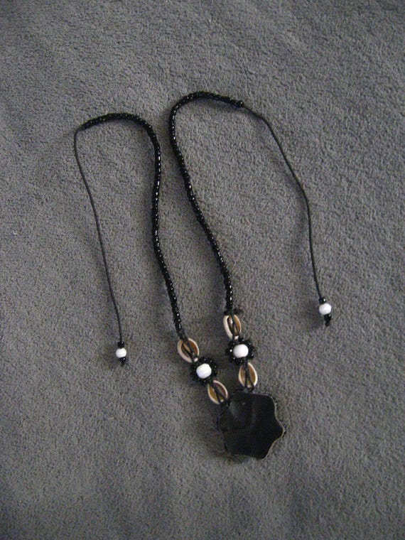 Groovy 1970's Shell & Bead String Choker Necklace - image 5