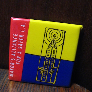 Los Angeles California 1980&#39;s Lapel Pin