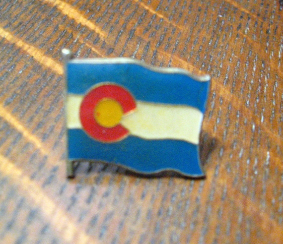 Colorado USA Vintage State Flag Lapel Pin - image 1