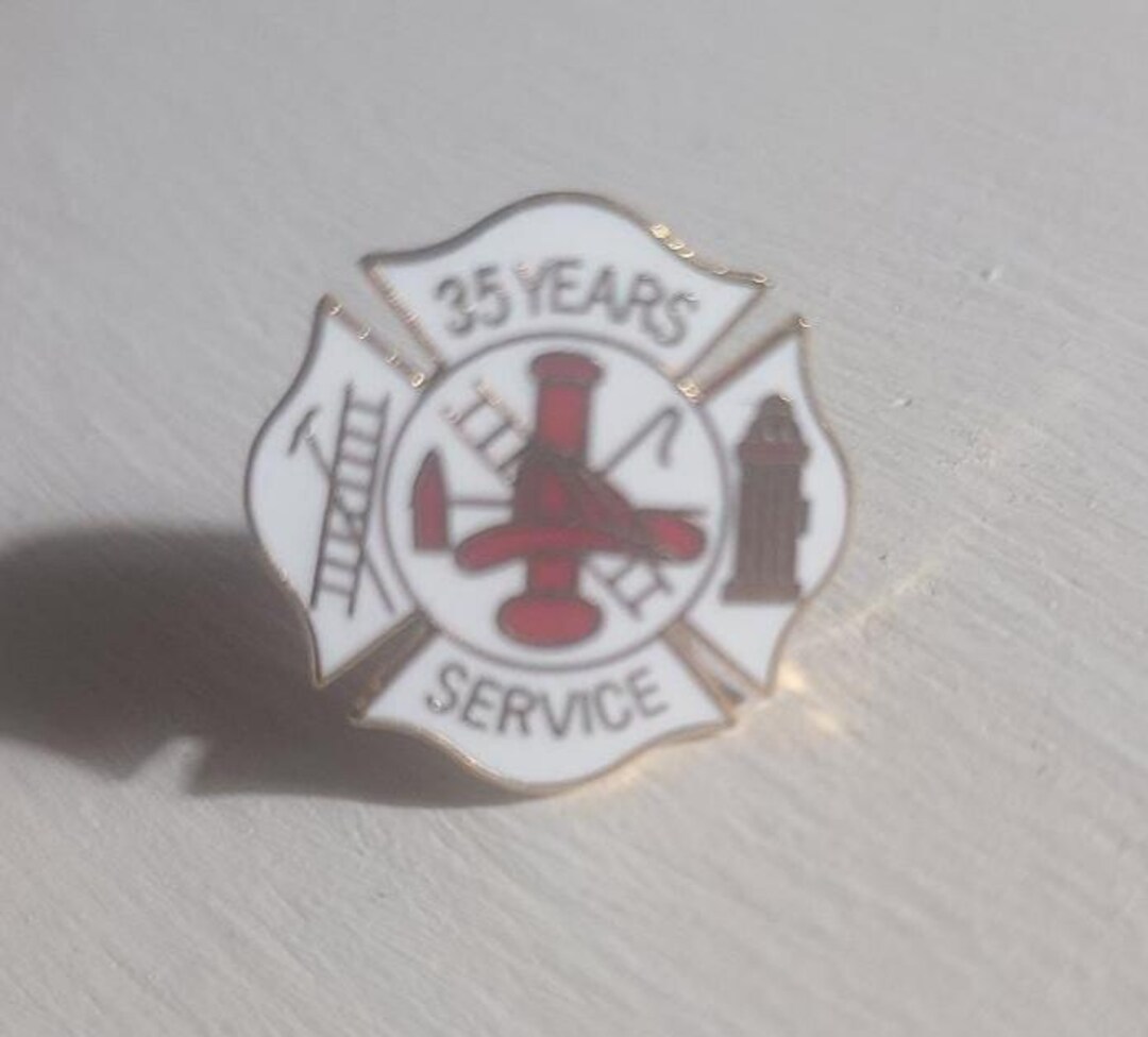 消防士 女性 消防士 35年 ヴィンテージ ラペルピン - フック＆ラダー
