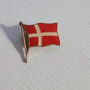 Kingdom Of Denmark National Flag Vintage Lapel Pin - Danish Nationality Badge