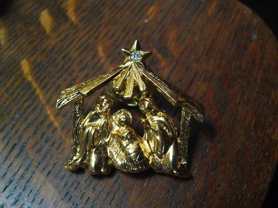 Nativity Scene Vintage Lapel Pin Brooch - image 1