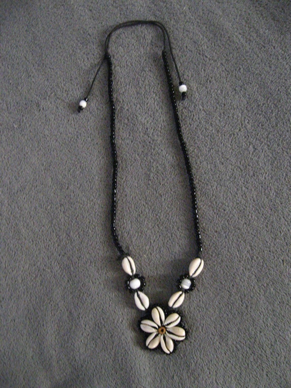 Groovy 1970's Shell & Bead String Choker Necklace - image 1