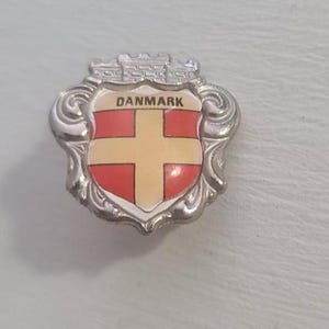 Denmark Danmark National Flag Coat Of Arms Vintage Lapel Pin - Scandinavian Pin
