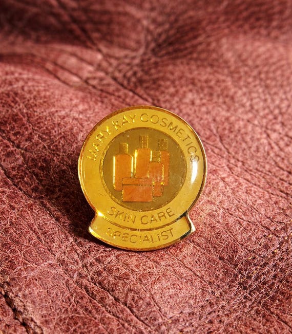 Mary Kay Cosmetics Skin Care Specialist Vintage Lapel Pin - Make Up Badge Brooch