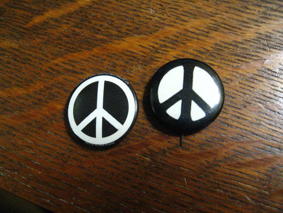 Groovy Peace Sign 1970's Vintage Lapel Pins - image 1