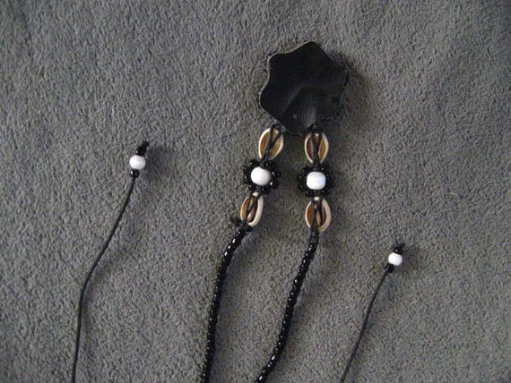 Groovy 1970's Shell & Bead String Choker Necklace - image 6