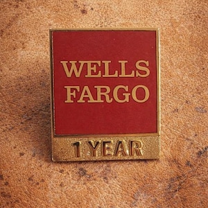 Wells Fargo ノベルティプレート 1982年製 Wells Fargo Badges - Etsy
