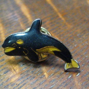 Killer Whale Black & Yellow Vintage Lapel Pin