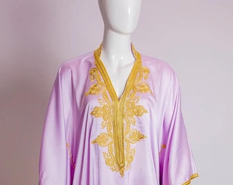 Violet Satin Gandora with Gold Sfifa and Meallem Embroidery – Traditional Moroccan Handmade Dress