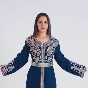 Midnight Blue Velvet Caftan – Handmade Moroccan Dress with Bronze Embroidery & Matching Belt, Standard Size