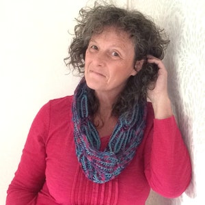 Ladies Cowl Knitting pattern in brioche stitch  , feminine , neck wear knit , womens craft diy , Christmas gift for knitters