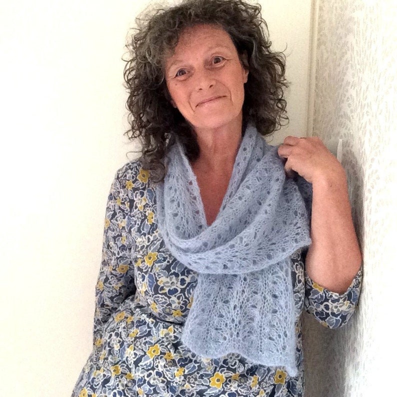 Knitting Pattern for Lady/'s Beautiful Lace Stole