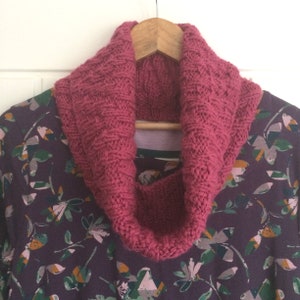 Chunky Cowl knitting kit , Textual chevron snood, DIY kit , beginner knit kit , instructions chunky knit yarn , easy knit kit , knit gift image 2
