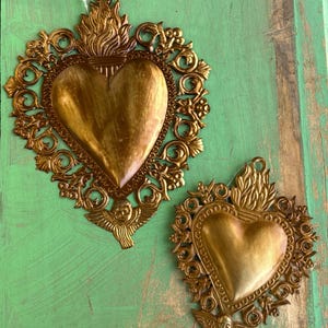 Adorno de pared Sagrado Corazón de hojalata dorada – Arte popular mexicano – Ángel Milagro Corazón (pequeño o grande)