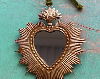 Espelho ou ornamento pequeno dourado em forma de Sagrado Coração, 15 cm (6 polegadas)