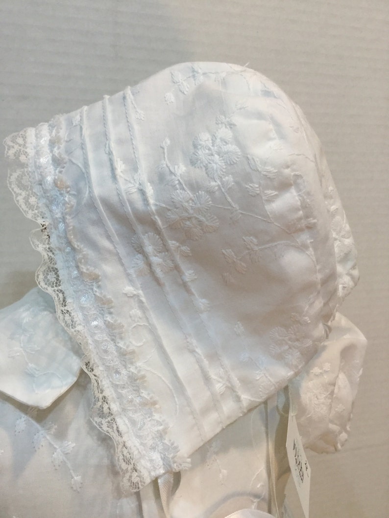 White Embroidered Christening Gown /& Bonnet