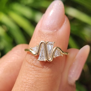 Anel de Noivado em Ouro Maciço 14K com Moissanita de Corte Triangular em Formato de Batimento Cardíaco, Anel de Casamento Moderno e Exclusivo com Ondas Geométricas, Anel de Aniversário Feminino