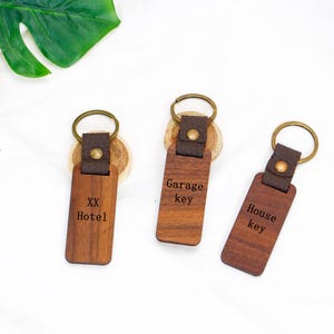 Personalized Walnut Wood Keychain – Custom Engraved Key Ring, Thoughtful Birthday or Anniversary Gift for Him, Her, Mom, or Dad