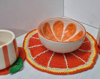 Juego de tazón y taza de cerámica naranja hechos a mano con posavasos de crochet: vajilla de regalo con temática frutal